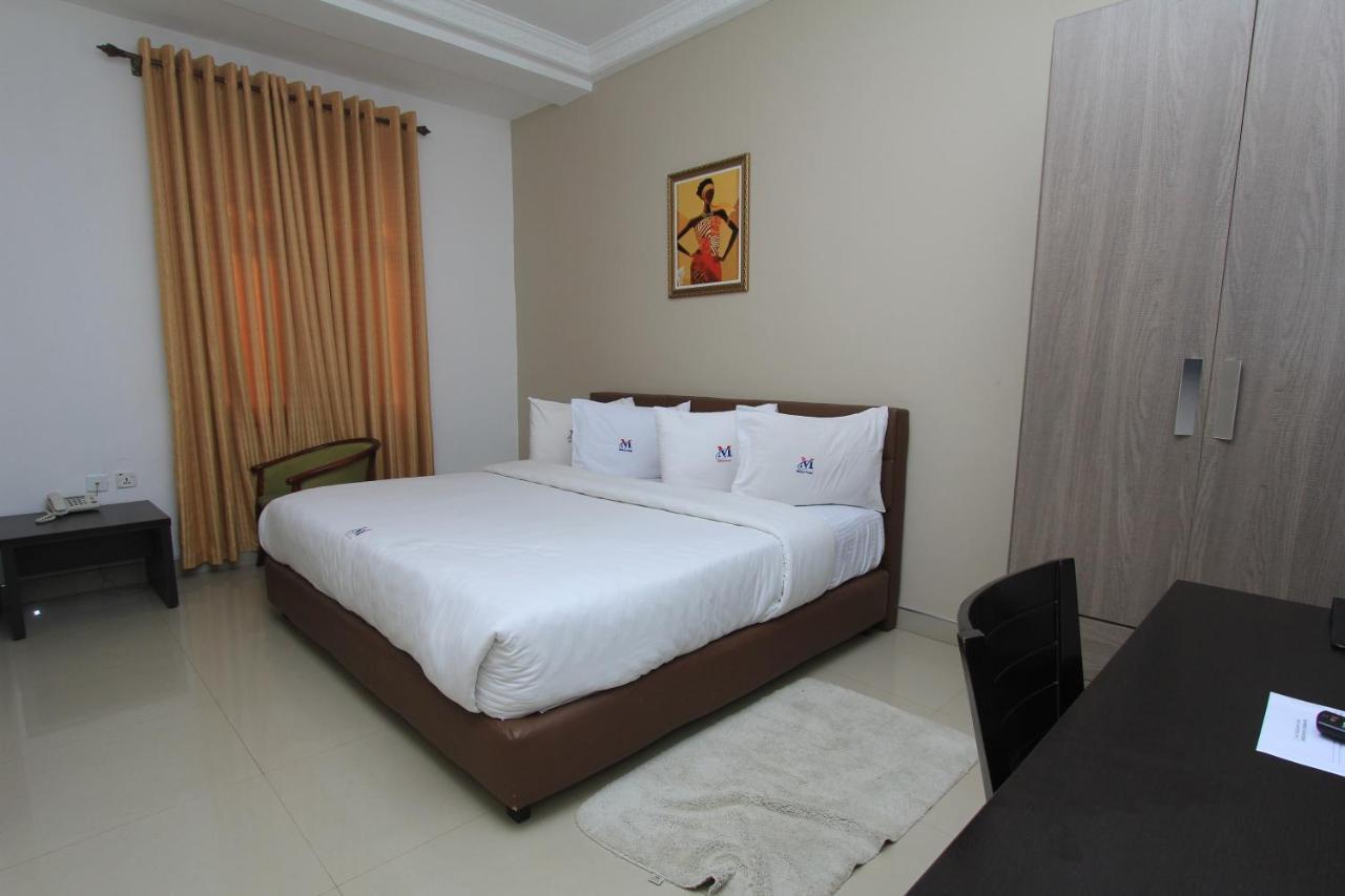 Mawuli Hotel Obuasi Kültér fotó