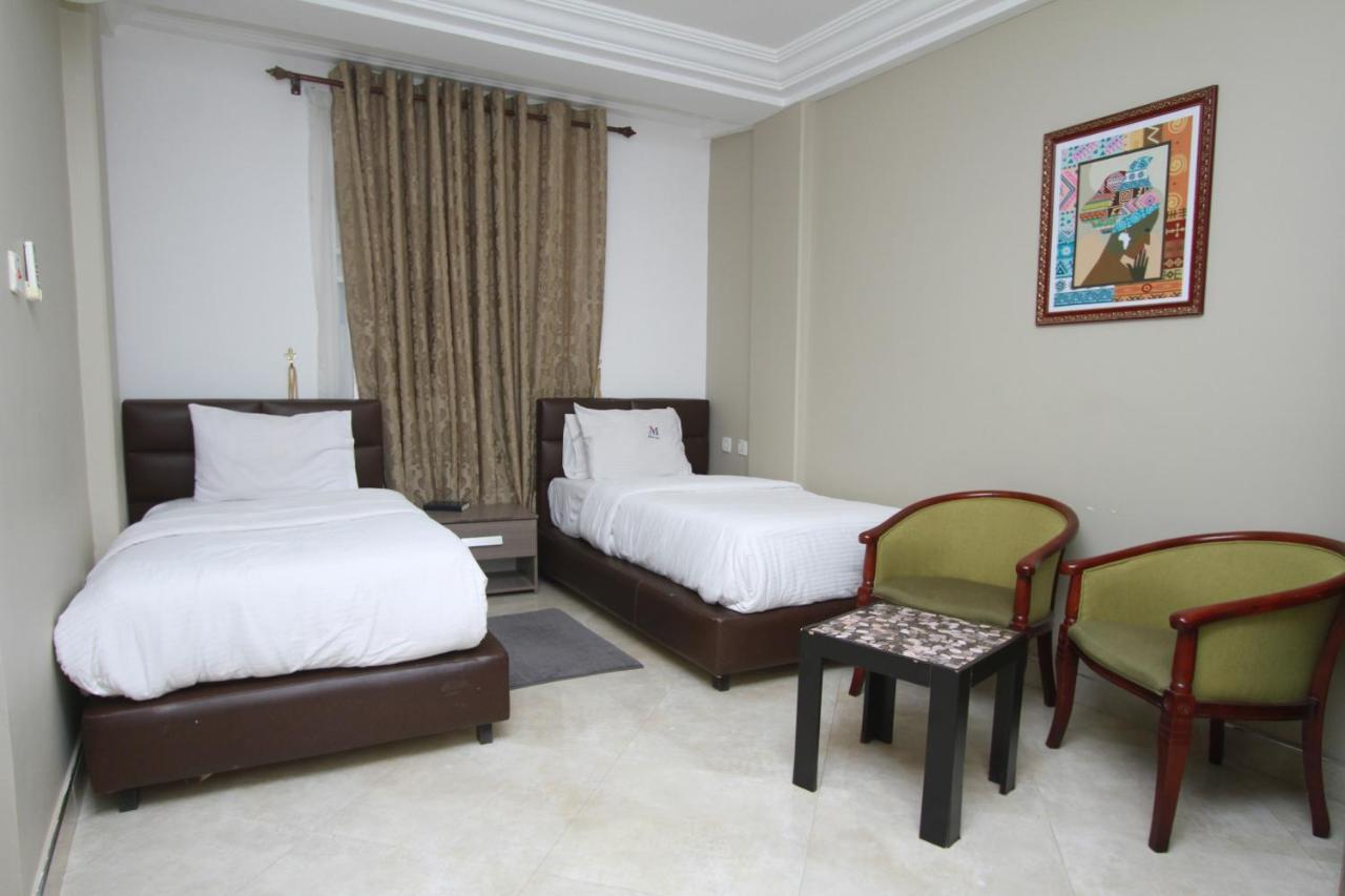 Mawuli Hotel Obuasi Kültér fotó