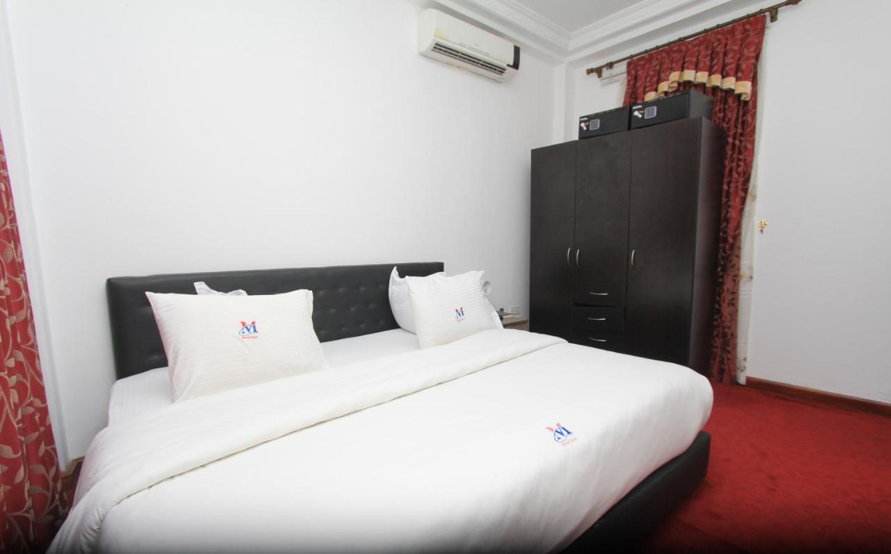 Mawuli Hotel Obuasi Kültér fotó