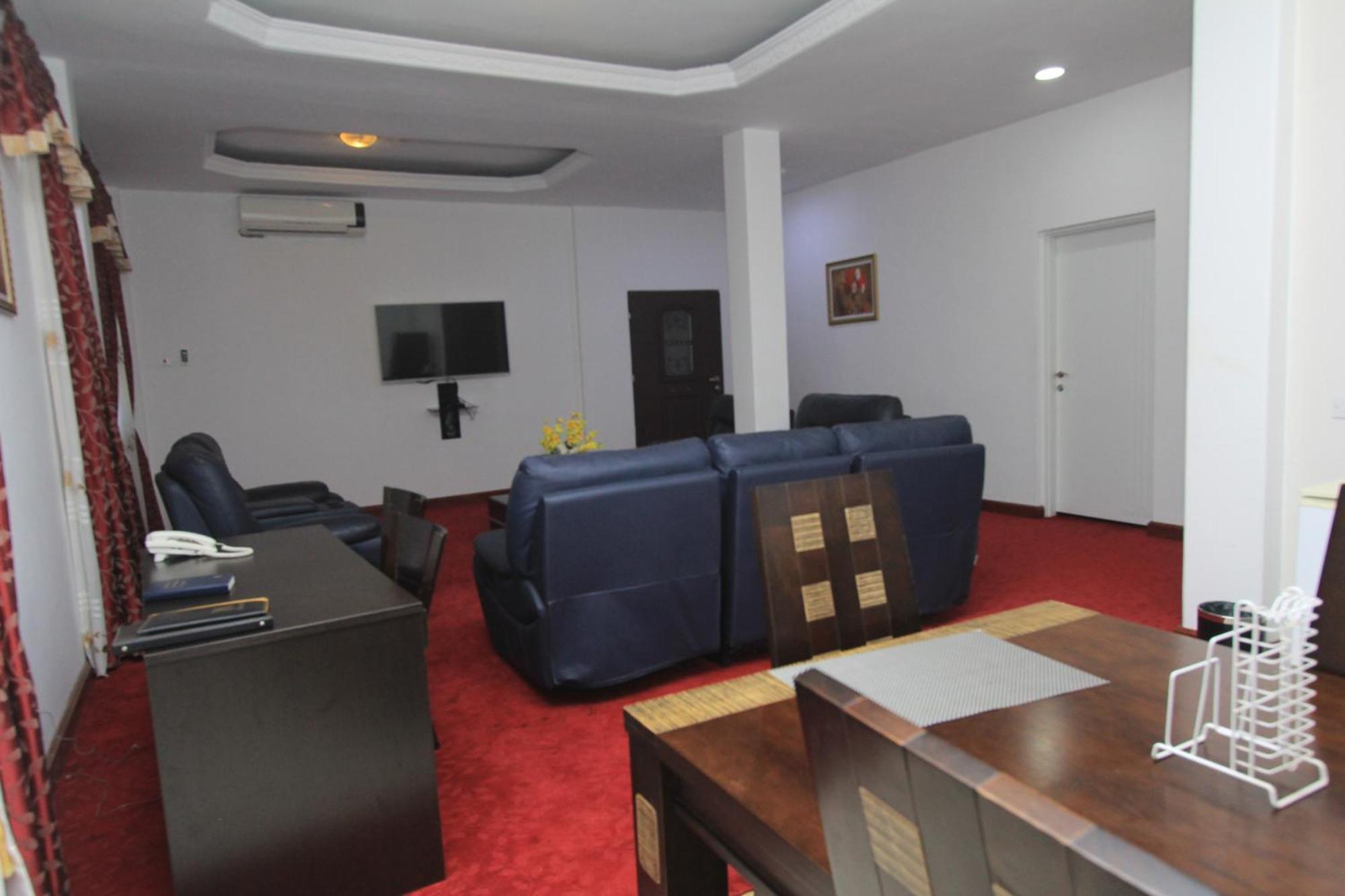 Mawuli Hotel Obuasi Kültér fotó